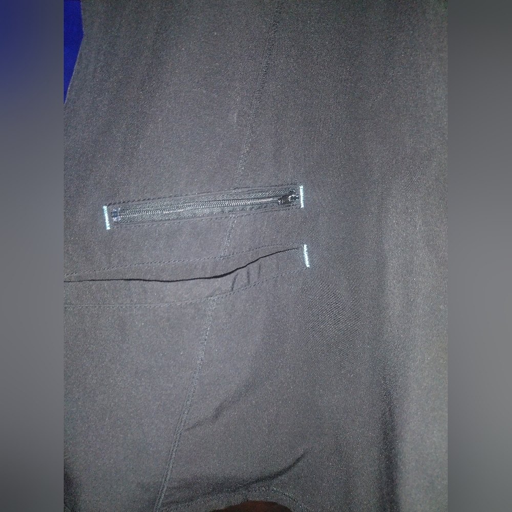 Black scrub too - Picture 4 of 5